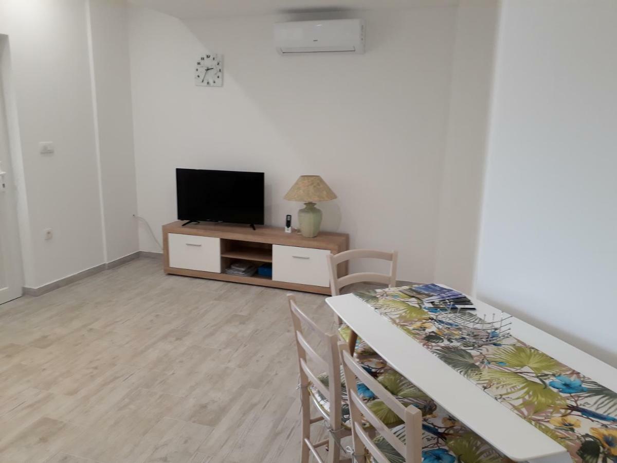 Apartments Roko Кострена Экстерьер фото